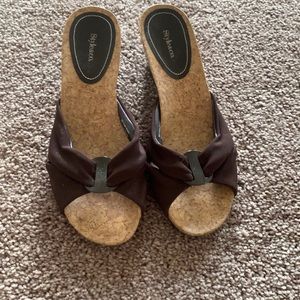 NWOT Women’s low wedge sandal